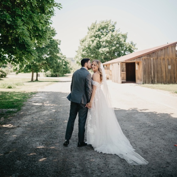 Madilane Elora wedding gown - Picture 3 of 6